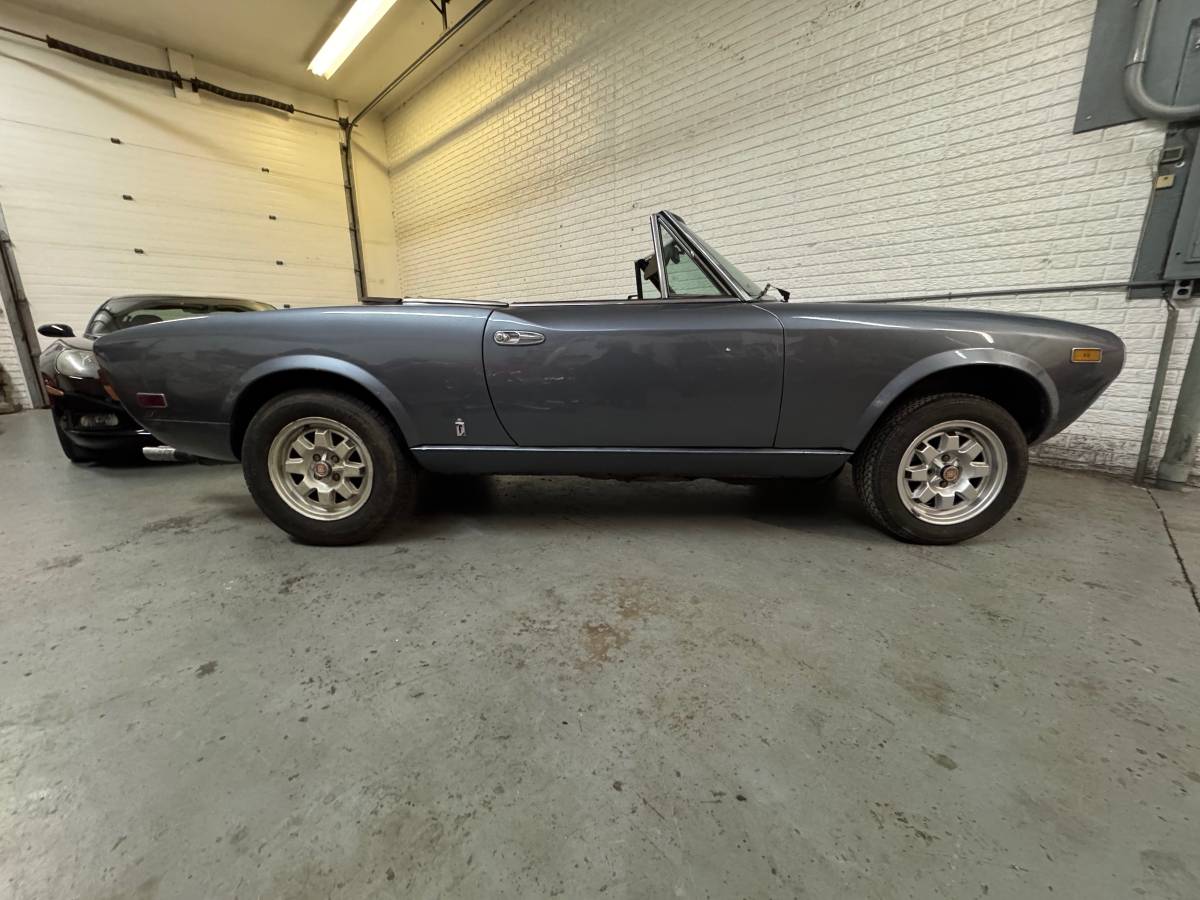 Fiat Spider 1981 - Import Direct Car Sales